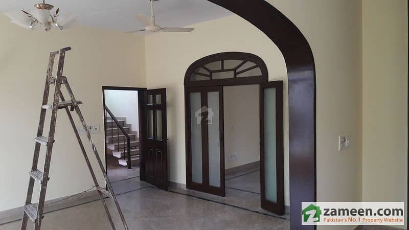 Hot Located Stylish Lower Portion Available For Rent In Dha Lahore With Car Porch
