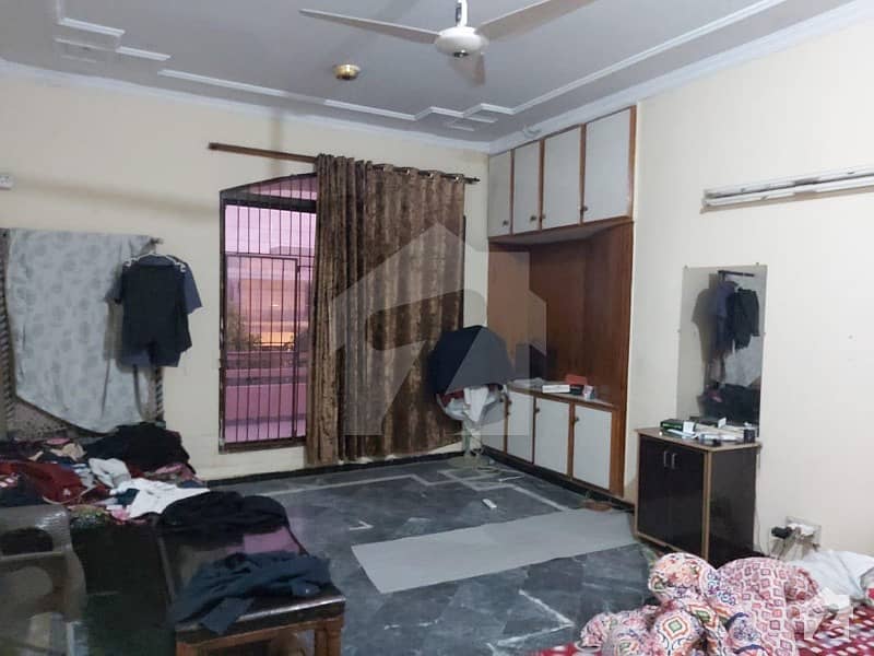 ڈی ایچ اے فیز 3 - بلاک زیڈ فیز 3 ڈیفنس (ڈی ایچ اے) لاہور میں 4 کمروں کا 10 مرلہ مکان 2.25 کروڑ میں برائے فروخت۔