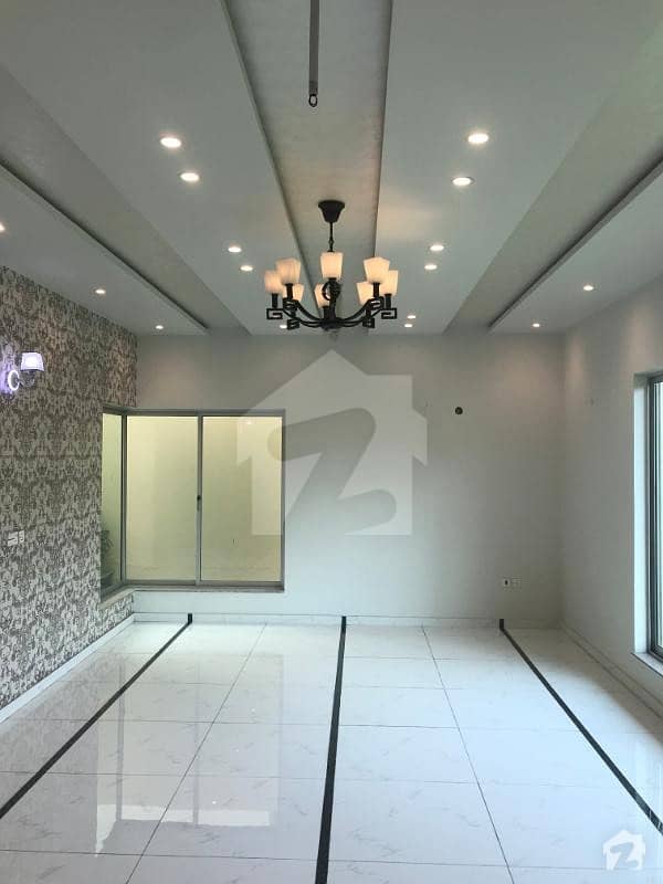 عبداللہ گارڈنز ایسٹ کینال روڈ کینال روڈ فیصل آباد میں 6 کمروں کا 1 کنال مکان 5.5 کروڑ میں برائے فروخت۔