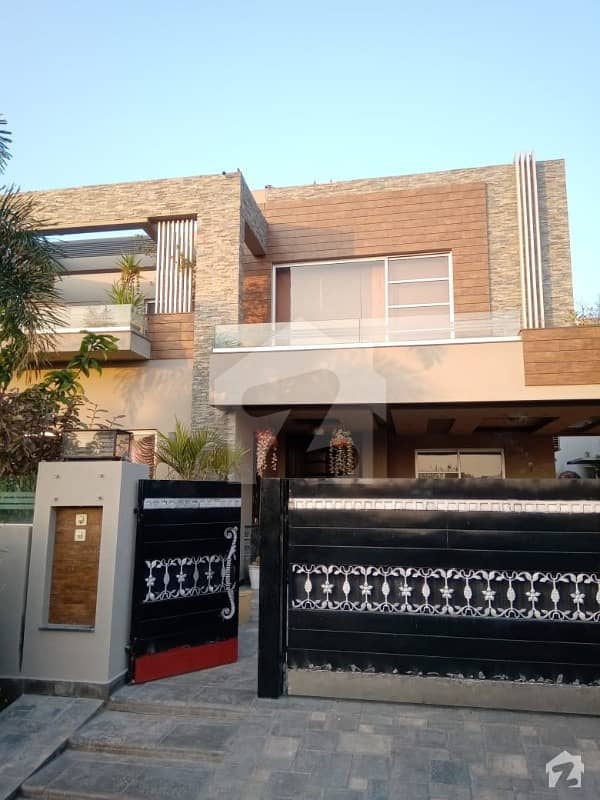 DHA 01 Kanal Luxury Furnished Bungalow Available At Excellent Location