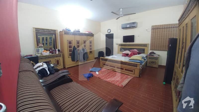 ملیر ہالٹ ملیر کراچی میں 9 کمروں کا 6 مرلہ مکان 1.55 کروڑ میں برائے فروخت۔