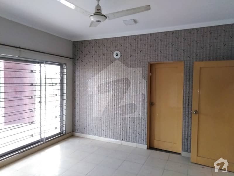 بحریہ ٹاؤن سفاری ولاز بحریہ ٹاؤن سیکٹر B بحریہ ٹاؤن لاہور میں 3 کمروں کا 8 مرلہ مکان 40 ہزار میں کرایہ پر دستیاب ہے۔
