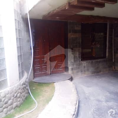 گلستان کالونی راولپنڈی میں 5 کمروں کا 10 مرلہ مکان 1.7 کروڑ میں برائے فروخت۔