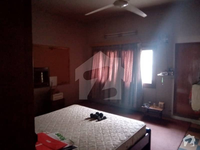 حیدر علی روڈ گلشنِ اقبال ٹاؤن کراچی میں 6 کمروں کا 2.05 کنال مکان 27 کروڑ میں برائے فروخت۔