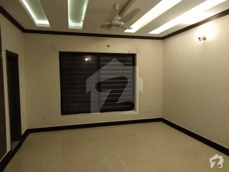 E11mpchs Out Class Location New Ground Portion For Rent