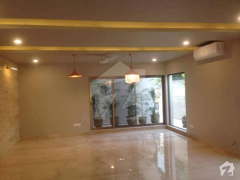 1000 Sqyds F7 Brand New Executive Level House For Rent