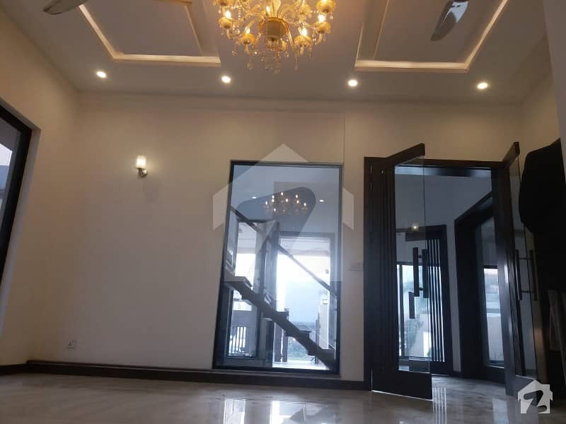 Outclass Location 10 Marla Lavish Bungalow Available For Sale