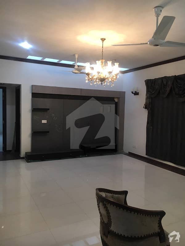 ڈی ایچ اے فیز 6 ڈی ایچ اے کراچی میں 5 کمروں کا 1 کنال مکان 10.5 کروڑ میں برائے فروخت۔