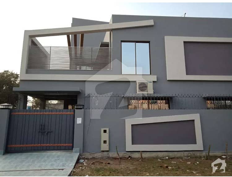 BrandNew upper portion for Rent with saprate Gate