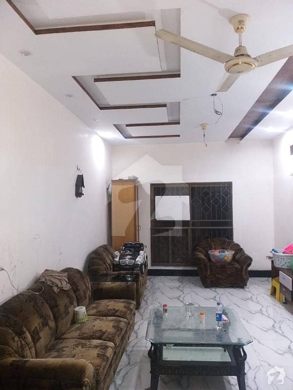 عابد مارکیٹ لاہور میں 4 کمروں کا 6 مرلہ مکان 2.5 کروڑ میں برائے فروخت۔
