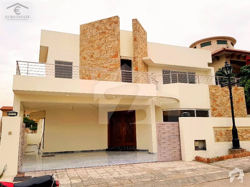 Amazing 1 Kanal House Is For Sale At Heighted Location