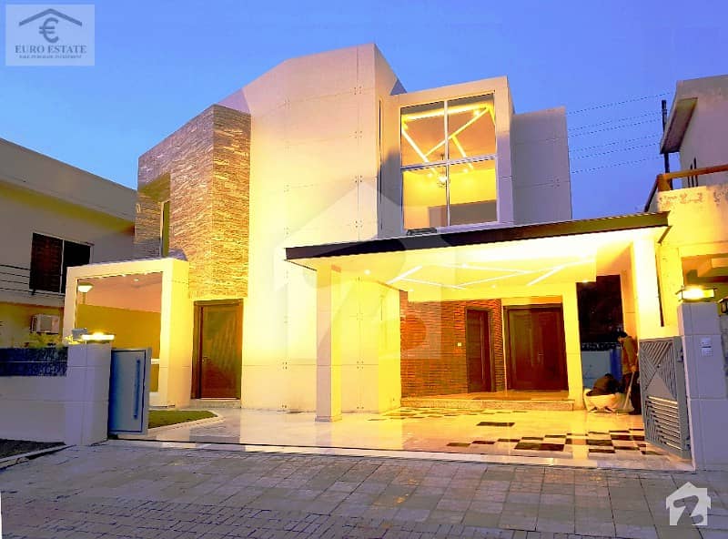 بحریہ ٹاؤن فیز 5 بحریہ ٹاؤن راولپنڈی راولپنڈی میں 6 کمروں کا 1 کنال مکان 4.6 کروڑ میں برائے فروخت۔
