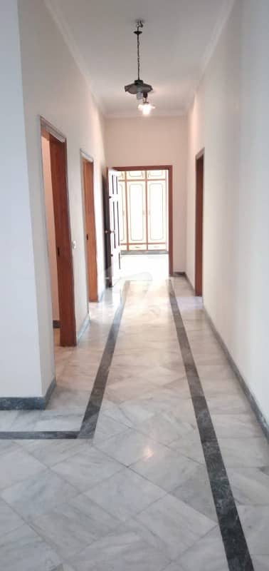 1 Kanal Beautiful Upper Portion With Separate Gate And Servant Quarter At Prime Location In Dha Phase 4