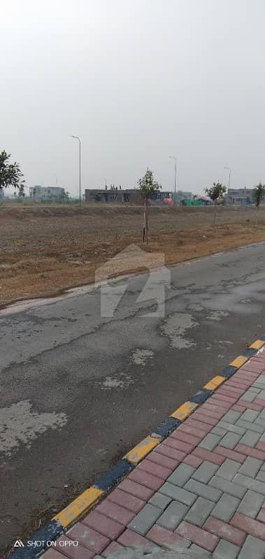 2 MARLA SECTOR COMMERCIAL INVESTMENT TIME TREMENDOUS LOCATION BESIDE SPORT COMPLEX  BLOCK Y PHASE 8