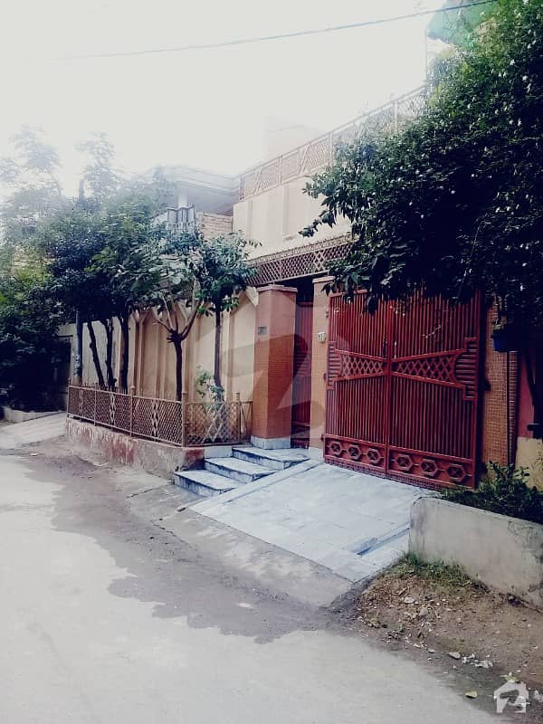 حیات آباد فیز 1 حیات آباد پشاور میں 7 کمروں کا 10 مرلہ مکان 3 کروڑ میں برائے فروخت۔