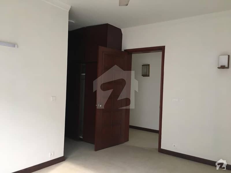 ایڈن سٹی ایڈن لاہور میں 6 کمروں کا 1 کنال مکان 1.5 لاکھ میں کرایہ پر دستیاب ہے۔