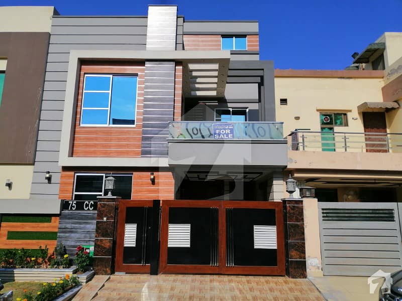 A BEAUTIFUL 5 MARLA LUXURY HOUSE FOR RENT IN CC BLOCK SECTOR D BAHRIA TOWN LAHORE