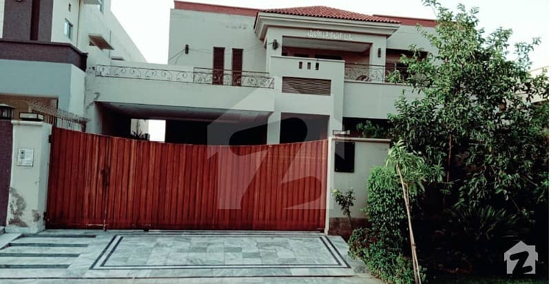 1 Kanal Villa For Sale In The Hot Location Of Lake City