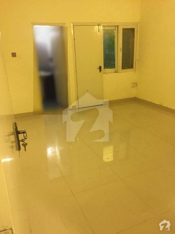 سِی ویو اپارٹمنٹس کراچی میں 3 کمروں کا 10 مرلہ فلیٹ 4.9 کروڑ میں برائے فروخت۔