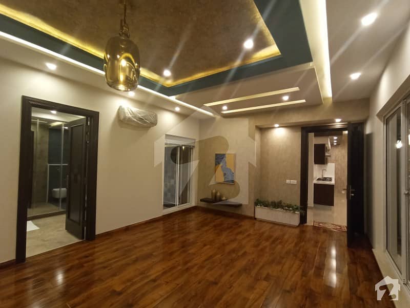 ڈی ایچ اے فیز 5 - بلاک کے فیز 5 ڈیفنس (ڈی ایچ اے) لاہور میں 5 کمروں کا 10 مرلہ مکان 1.4 لاکھ میں کرایہ پر دستیاب ہے۔