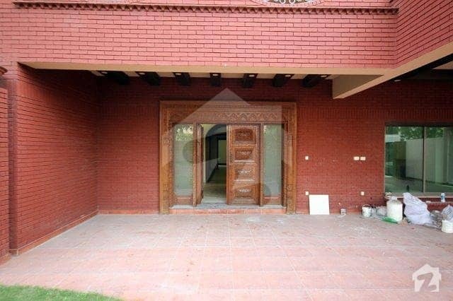 32 Marla General Villa Available For Rent In Cant Serwar Colony