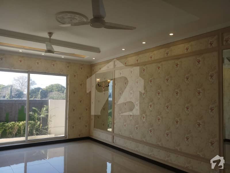 ویلینشیاء ہاؤسنگ سوسائٹی لاہور میں 5 کمروں کا 2 کنال مکان 10 کروڑ میں برائے فروخت۔