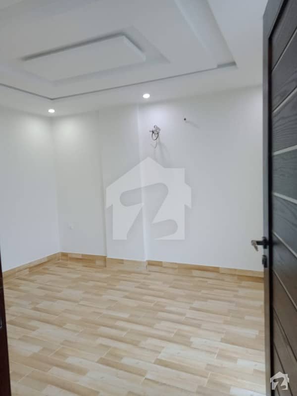 Vip Location Flat Available In Bahria Town Lahore