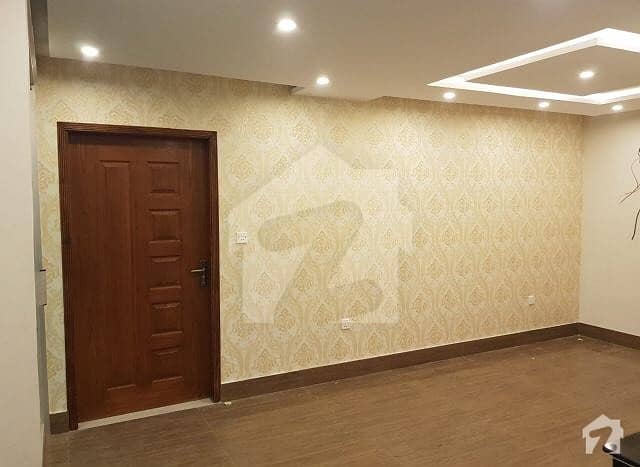 Vip Location Flat Available In Bahria Town Lahore