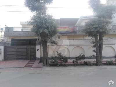 نیو سمن آباد لاہور میں 3 کمروں کا 8 مرلہ مکان 2 کروڑ میں برائے فروخت۔