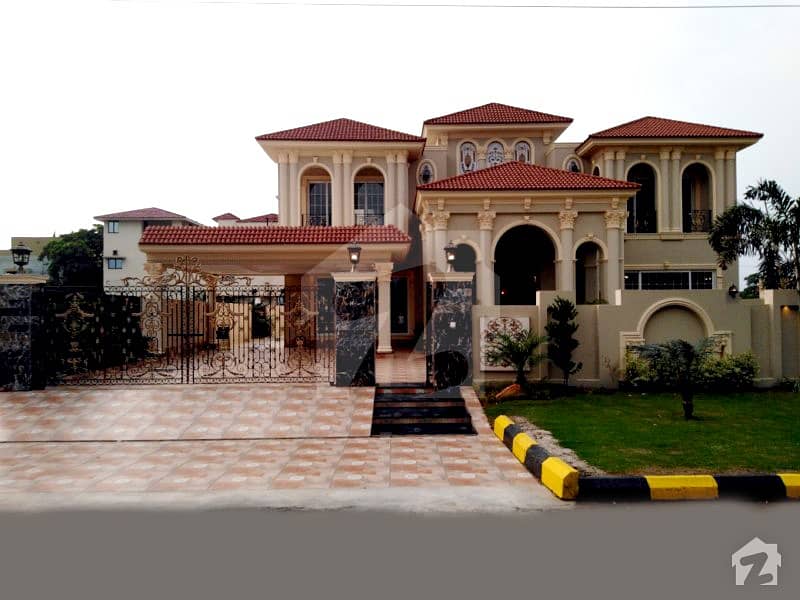 ویلینشیاء ہاؤسنگ سوسائٹی لاہور میں 6 کمروں کا 2 کنال مکان 10 کروڑ میں برائے فروخت۔
