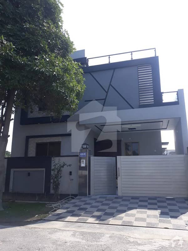 Wapda City 10 Marla Luxurious House