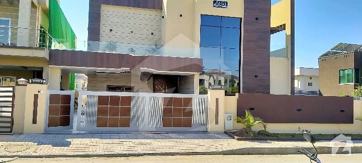 Bahria Town 1 Kanal Luxurious House Available For Sale