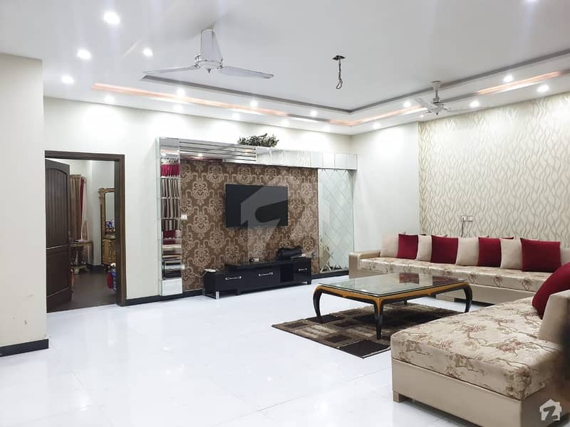 1 Kanal Triple Storey Look Like Brand New House 7 Bed Attach Bath 3 Tvl Servant Quarter 8500 Sqft Covered Area