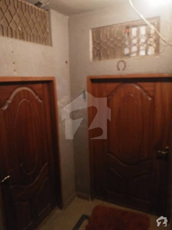 والٹن روڈ لاہور میں 8 کمروں کا 7 مرلہ فلیٹ 3 کروڑ میں برائے فروخت۔