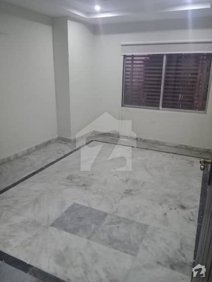 2 Bedrooms Corner Flat  For Rent In Square Commercial