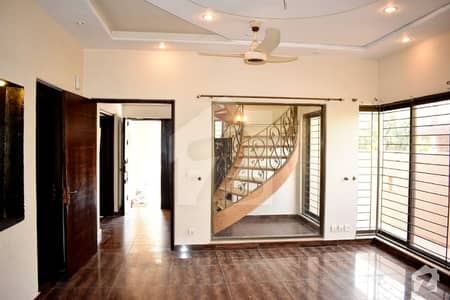النور ٹاؤن لاہور میں 4 کمروں کا 10 مرلہ مکان 1.7 کروڑ میں برائے فروخت۔