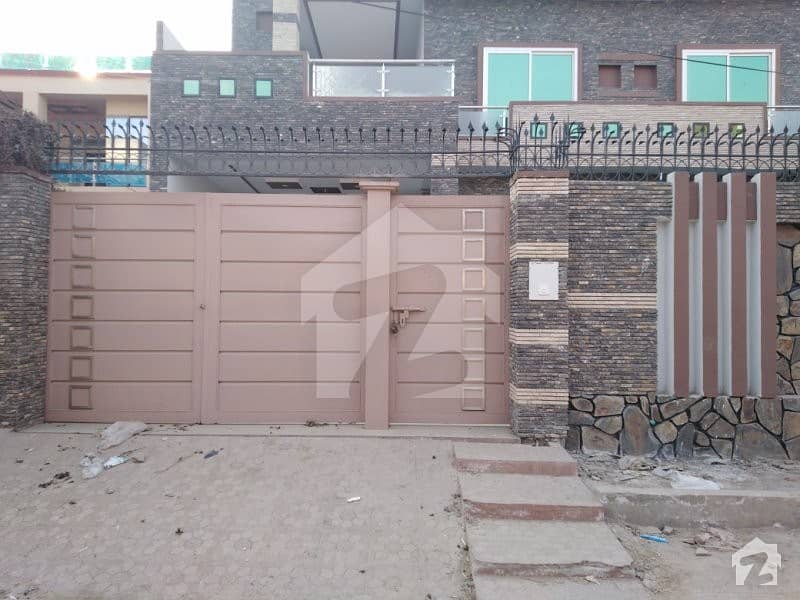 ایم اے جناح روڈ ملتان میں 4 کمروں کا 10 مرلہ مکان 1.6 کروڑ میں برائے فروخت۔