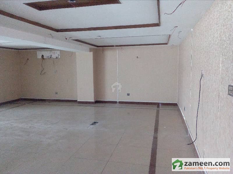 DHA Defence - 8 Marla Commercial Ground Floor Mezzanine Available For Rent At Excellent Location