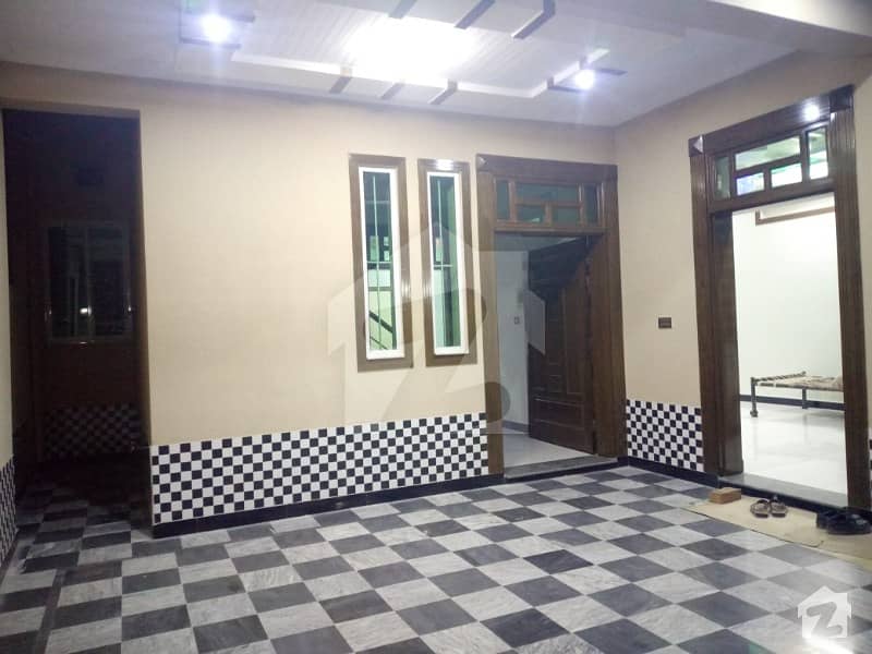 پی ڈبلیو ڈی ہاؤسنگ سکیم اسلام آباد میں 5 کمروں کا 8 مرلہ مکان 1.8 کروڑ میں برائے فروخت۔