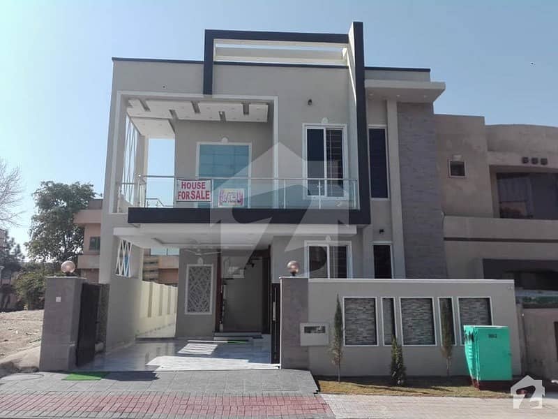 بحریہ ٹاؤن راولپنڈی راولپنڈی میں 5 کمروں کا 18 مرلہ مکان 2.8 کروڑ میں برائے فروخت۔