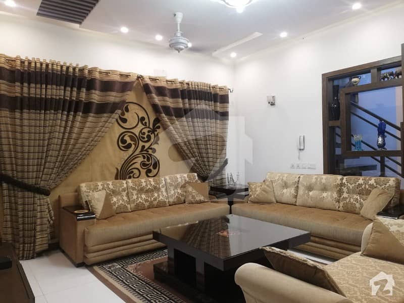 پارک ویو ڈی ایچ اے فیز 8 ڈی ایچ اے ڈیفینس لاہور میں 4 کمروں کا 10 مرلہ مکان 2.9 کروڑ میں برائے فروخت۔