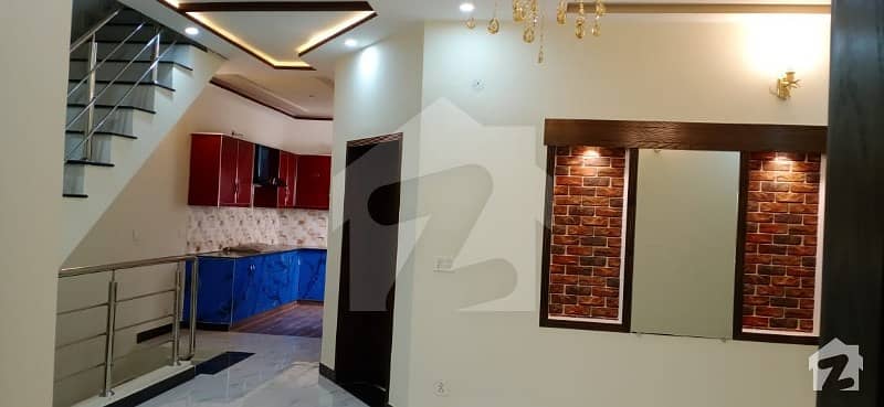Shoukat khanum Hospital ki back 5 Marla new triple story luxury house