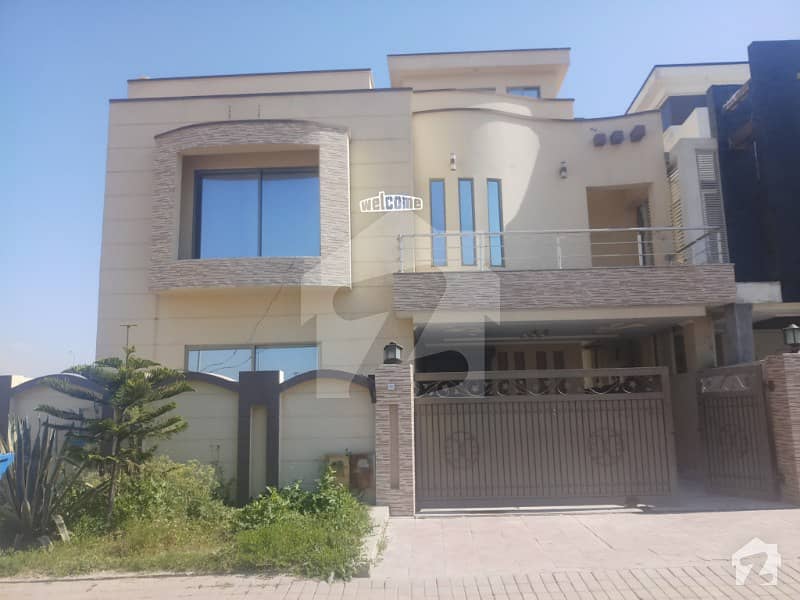 5 Bed House For Rent Front Open Well Maintained Near Comercial
