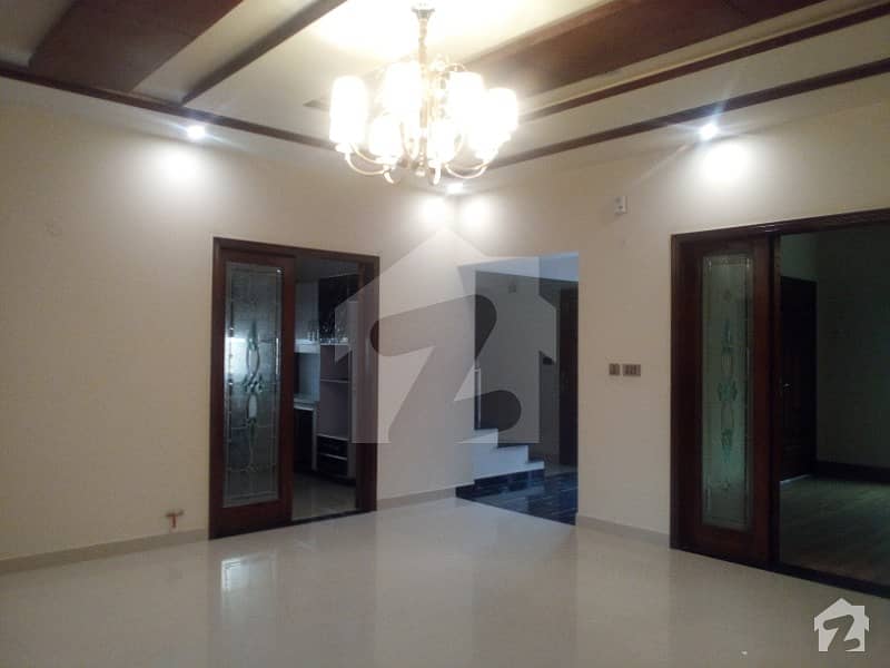 10 Marla Corner Upper Portion For Rent Takbeer Block Sector B Bahria Town Lhr