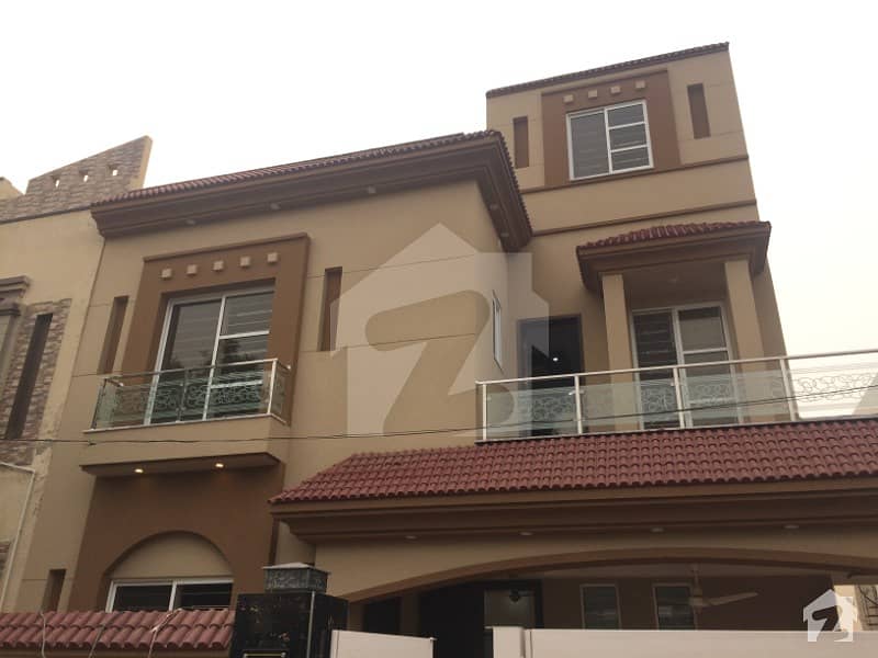 10 Marla Luxury Brand New Classic House For Rent In Bahria Town Lahore