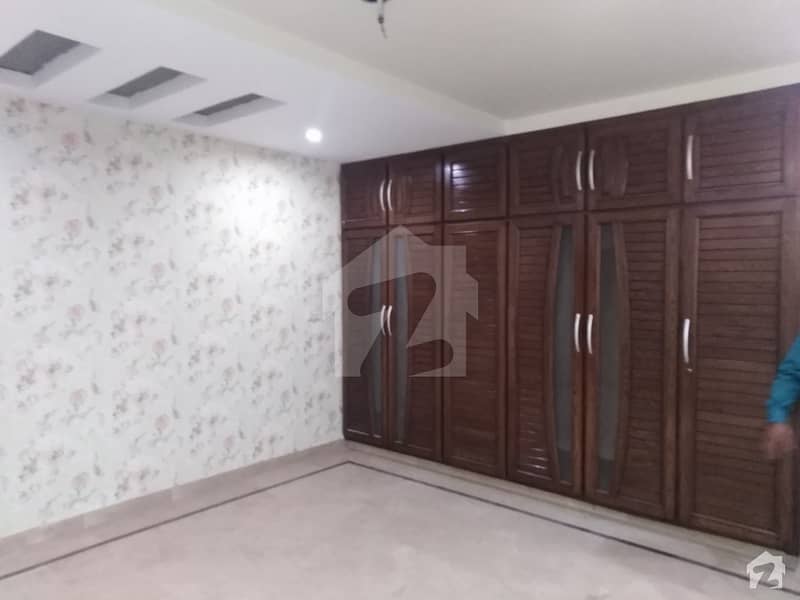 1 Kanal Tile Floor House Is Available For Rent