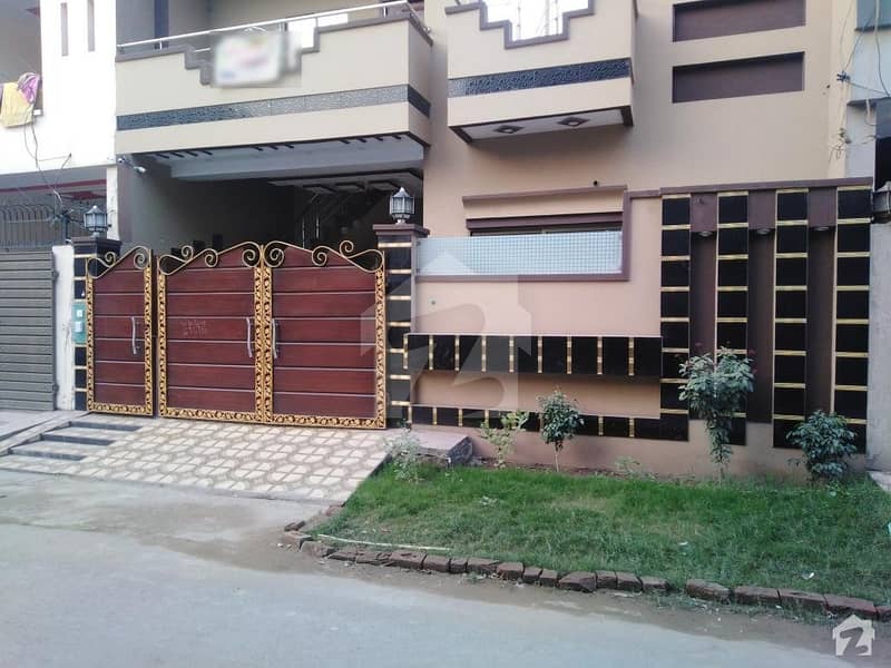 6 marlas Well-Built House Available At Good Location
