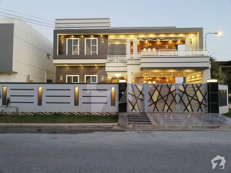 A Well-built 1 Kanal Brand New Luxury Corner Out Class Constructed House Is Available For Sale