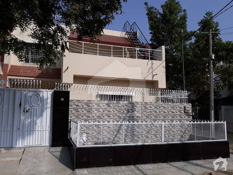 School Is Available For Sale  Main Abul Hassan Isphani Road In Block 7