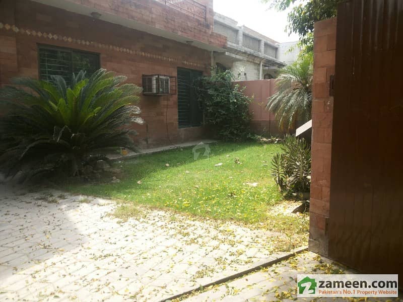 10 Marla Corner Fully Renovated House In Eden Cottage Near Adil Hospital DHA Phase 1